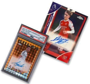 Zwei signierte Topps Autogrammkarten mit Originalspieler‑Unterschriften, Beispiel für wertvolle Sammelkarten im Sammlerwertvergleich